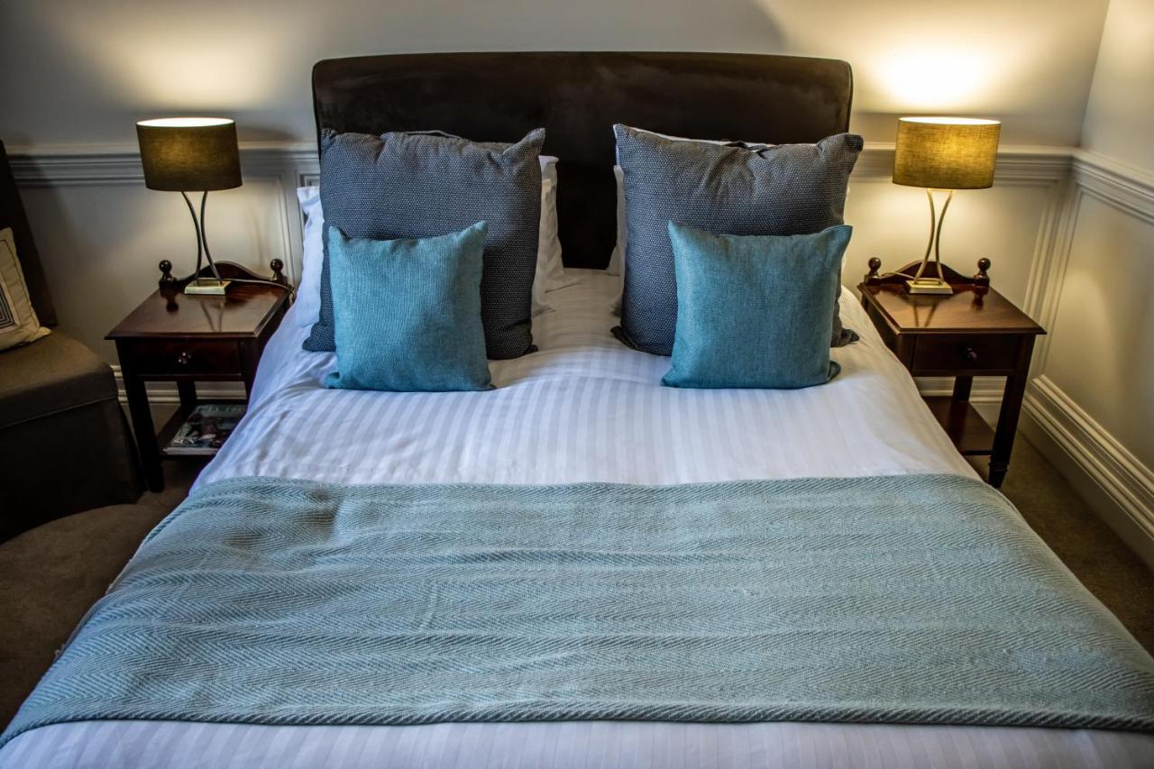 The Lord Bute Hotel Highcliffe Buitenkant foto